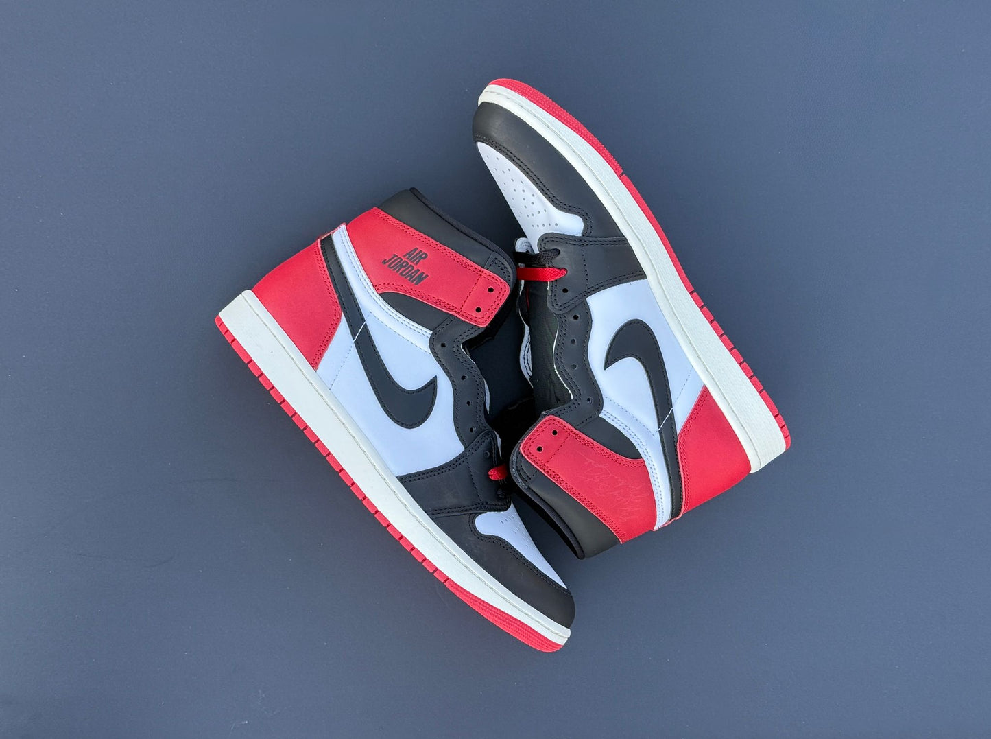 Jordan 1 Retro High OG "Black Toe"