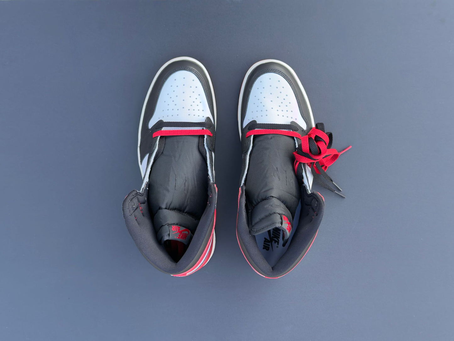 Jordan 1 Retro High OG "Black Toe"