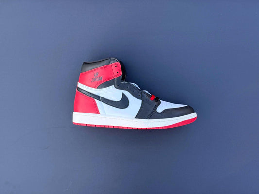 Jordan 1 Retro High OG "Black Toe"